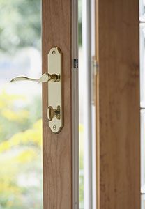 porte vitrée en bois